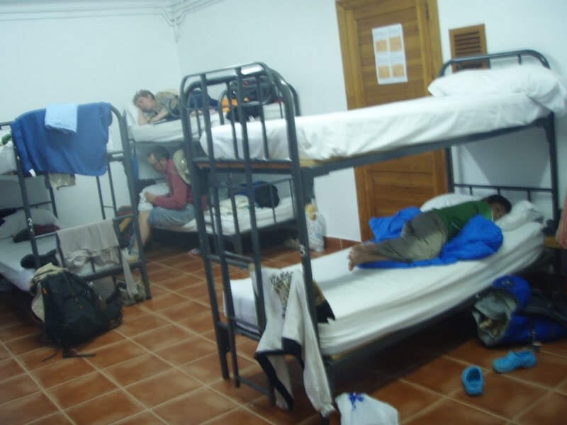 424 スペイン巡礼 町プエンテラレイナ アルベルゲベッド2