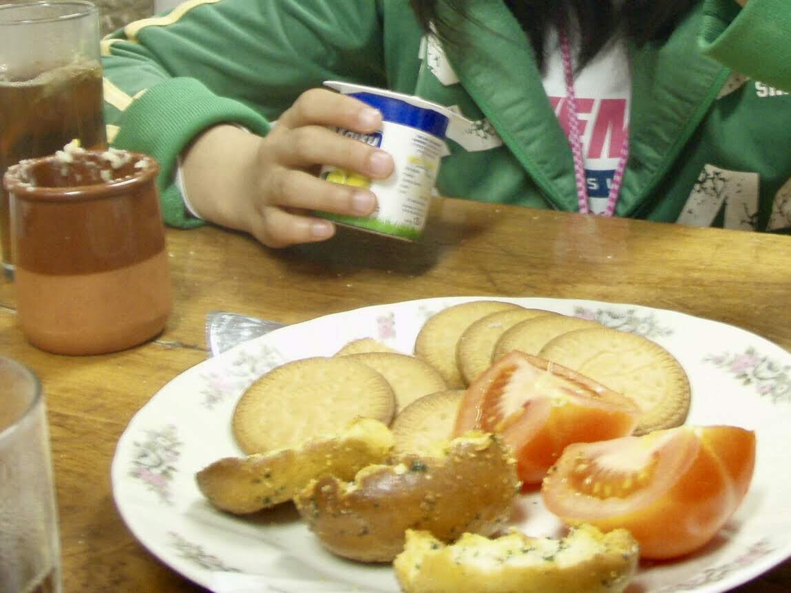 424 スペイン巡礼 町プエンテラレイナ アルベルゲベッド朝ご飯