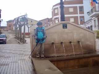 501 スペイン巡礼　カミーノ　子連れ海外　サント・ドミンゴ・デ・ラ・カルサーダ　途中　水道