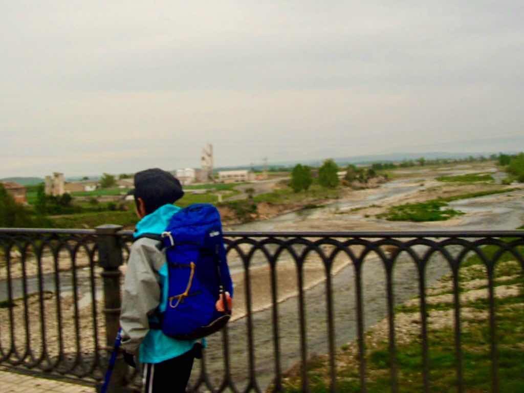 502 スペイン　サンティアゴ巡礼　橋2　レシデージャ・デル・ カミーノ