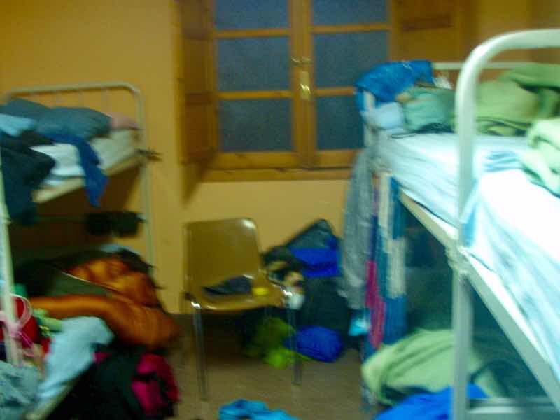 502 スペイン　サンティアゴ巡礼　教会　アルベルゲベッド　レシデージャ・デル・ カミーノ向かう