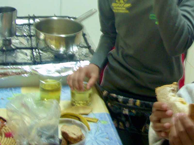 503 スペイン巡礼 サンティアゴ巡礼 カミーノ アルベルゲ 朝食キッチン 12