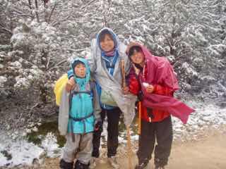 504 camino Spain pilgrim サンティアゴ巡礼子連れ　教会504 camino Spain pilgrim サンティアゴ巡礼　子連れ　雪道123オルテガ