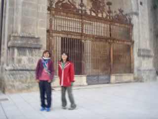 504 camino Spain pilgrim サンティアゴ巡礼子連れ　教会504 camino Spain pilgrim サンティアゴ巡礼子連れ　アルベルゲ前　オルテガ風景風景