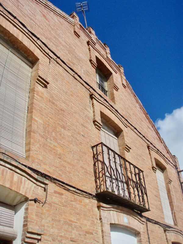 510 サンティアゴ巡礼　町並み　レンガ建物　カンポス