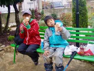 512 caminoサンティアゴ巡礼ランチ　ベンチ12