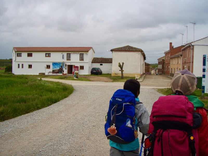 512 camino サンティアゴ巡礼　アルベルゲ　17km