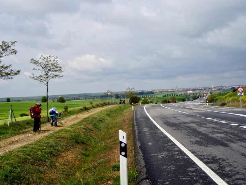 513 サアグーン　サンティアゴ巡礼　国道沿い12