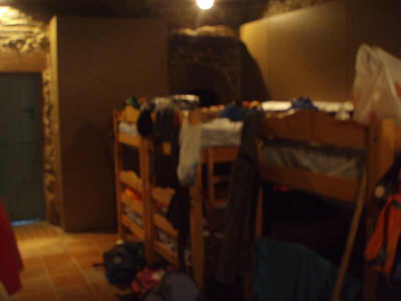 603 スペイン巡礼 泊まる ベッド アルベルゲ