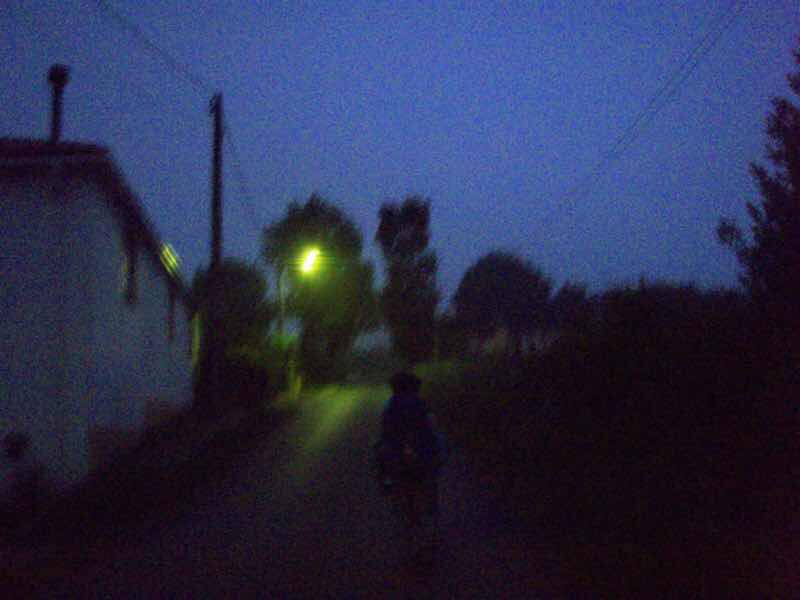 604 サンティアゴ巡礼 夜明け 外灯暗い 12アルカ
