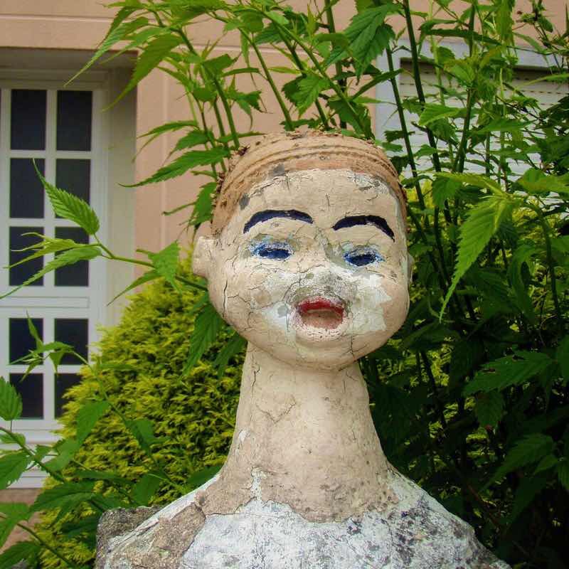 605スペイン巡礼 モニュメント顔 サンティアゴ Santiago