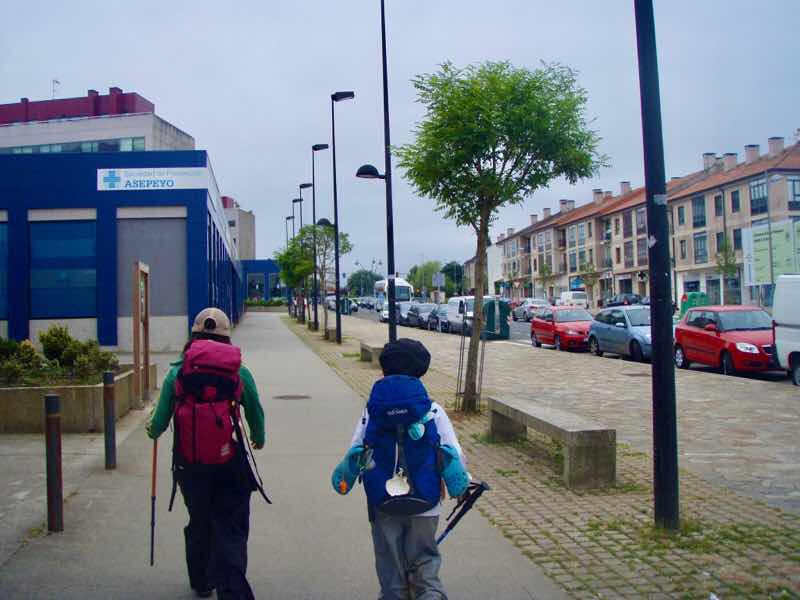 605スペイン巡礼　サンティアゴ　歩道12　　Santiago 街　