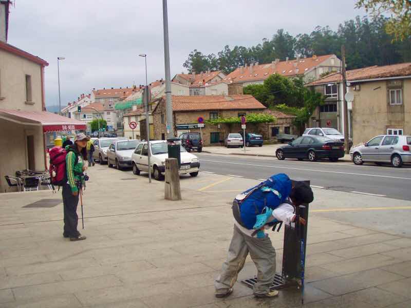 605スペイン巡礼　サンティアゴ Santiago 街　水道