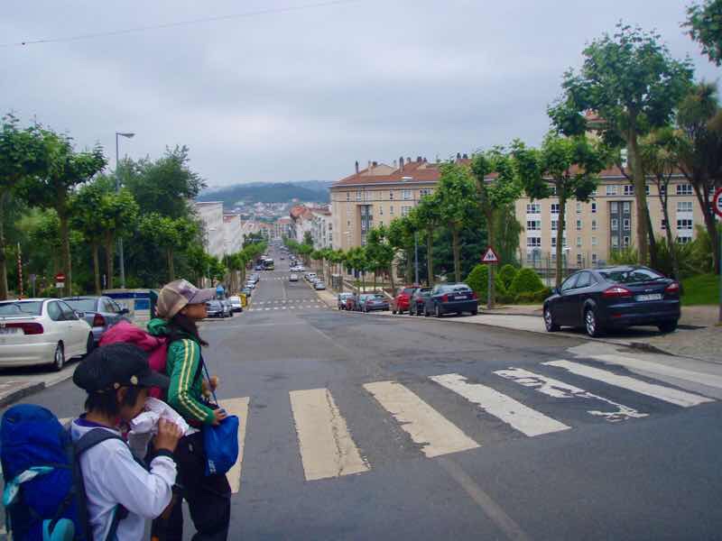 605スペイン巡礼　サンティアゴ Santiago 街　横断歩道