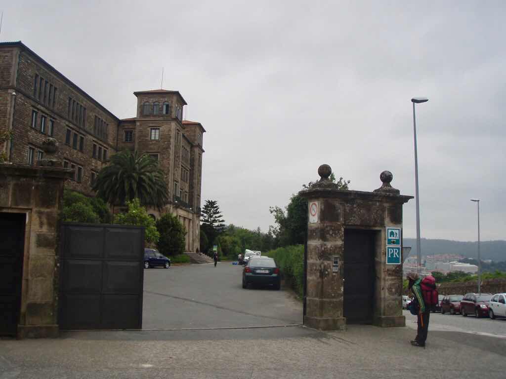 605スペイン巡礼　サンティアゴアルベルゲ 1Santiago 街　