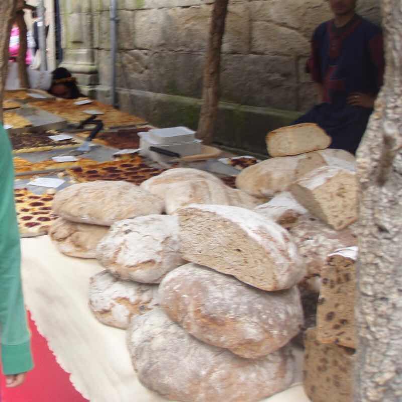605スペイン巡礼　サンティアゴ Santiago 街　パン