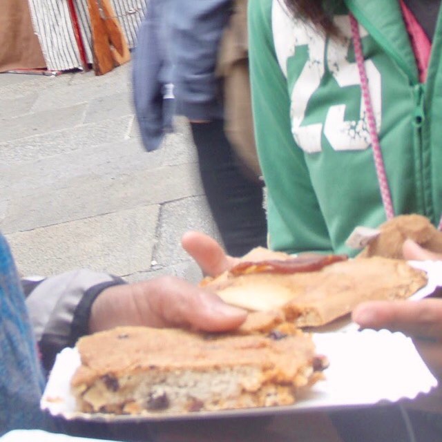 605スペイン巡礼　サンティアゴ Santiago 街　エンパナーダ皿