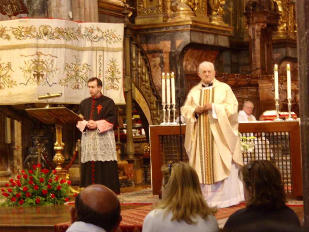 606サンティアゴ Santiago Camino 大聖堂司祭