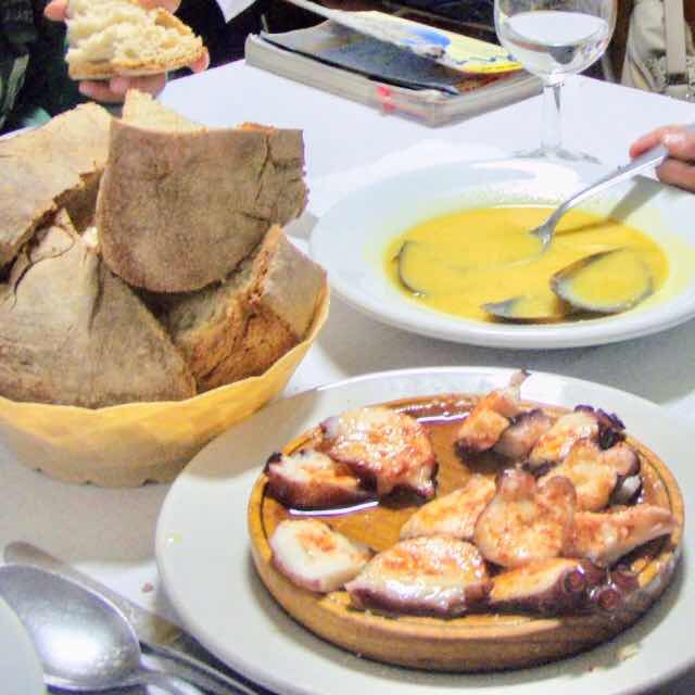 606サンティアゴ Santiago Camino バル タコパンスープ