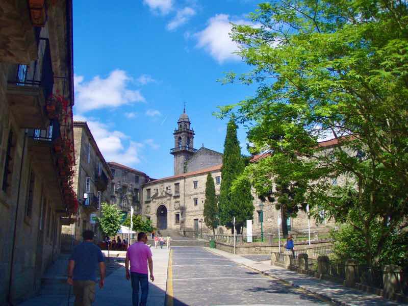 606サンティアゴ Santiago Camino 街並み大きい青空