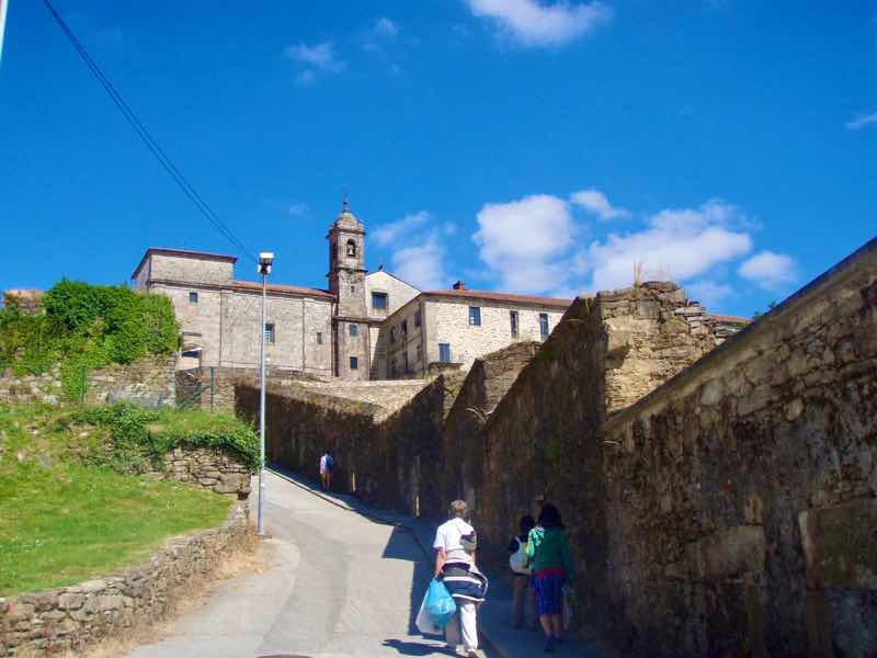 606サンティアゴ Santiago Camino 街並み坂1登り