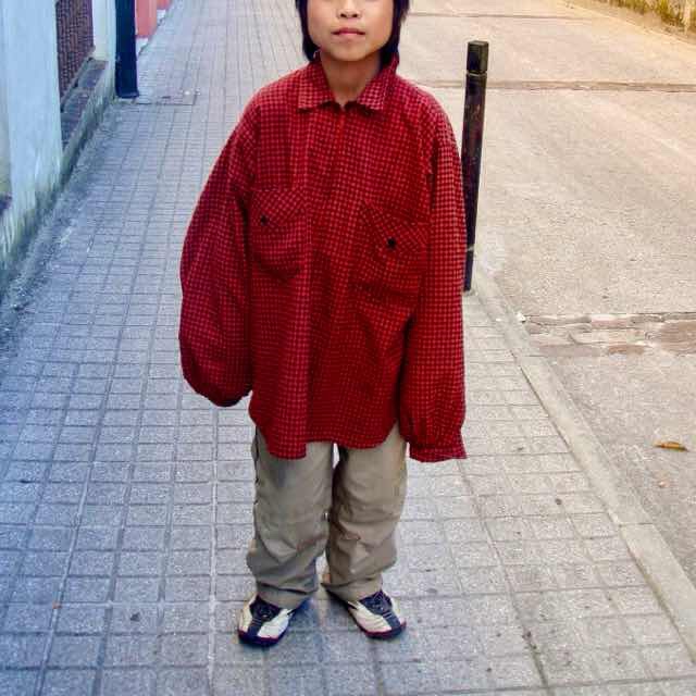 606 カミーノ赤いシャツ