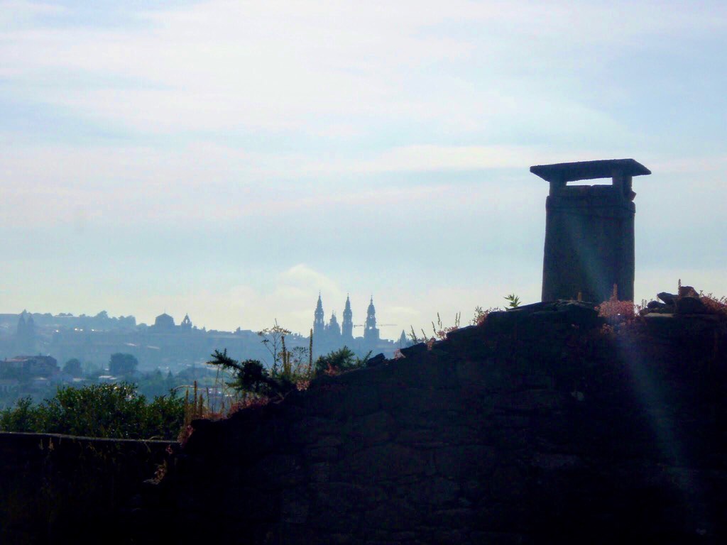 607サンティアゴ巡礼　サンティアゴ大聖堂　遠く3カミーノ