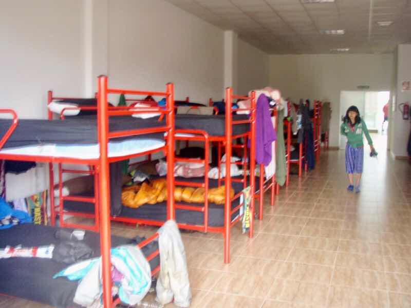 607サンティアゴ巡礼　宿　泊まる　ベッド　ネグレイラアルベルゲ