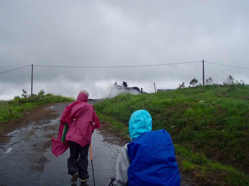 609 サンティアゴ巡礼　田舎道1 2雨道　前電線カミーノ　セー