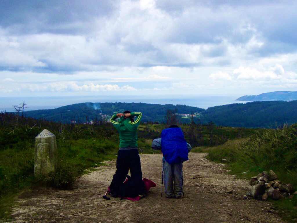 609 サンティアゴ巡礼　坂下海がみえた景色 12カミーノ　セー