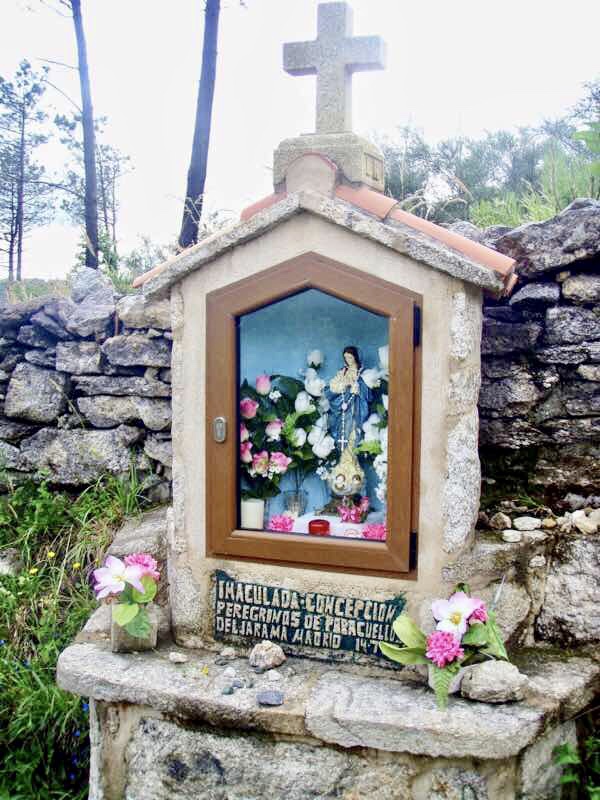 609 サンティアゴ巡礼　カミーノ　セー町　カトリック飾り