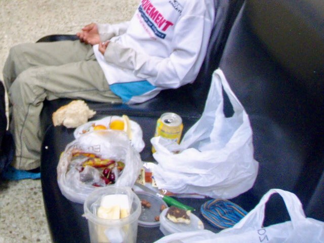 610スペイン巡礼 セー朝ごはん  カミーノ フィステラ