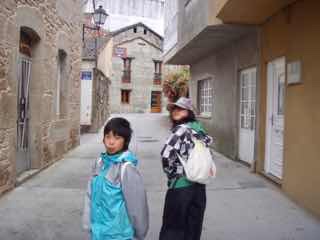 611 サンティアゴ巡礼　フィステラ　町12 振り返るカミーノ