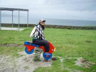 611 サンティアゴ巡礼　フィステラ　公園シーソー1 カミーノ