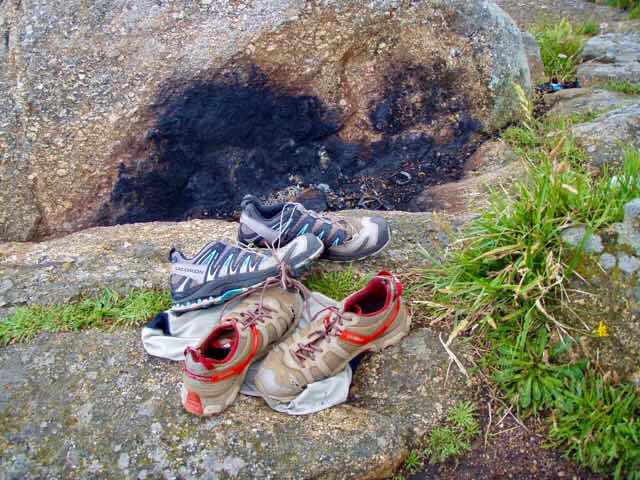 611 サンティアゴ巡礼　フィステラ　海岩場　靴置き去りカミーノ