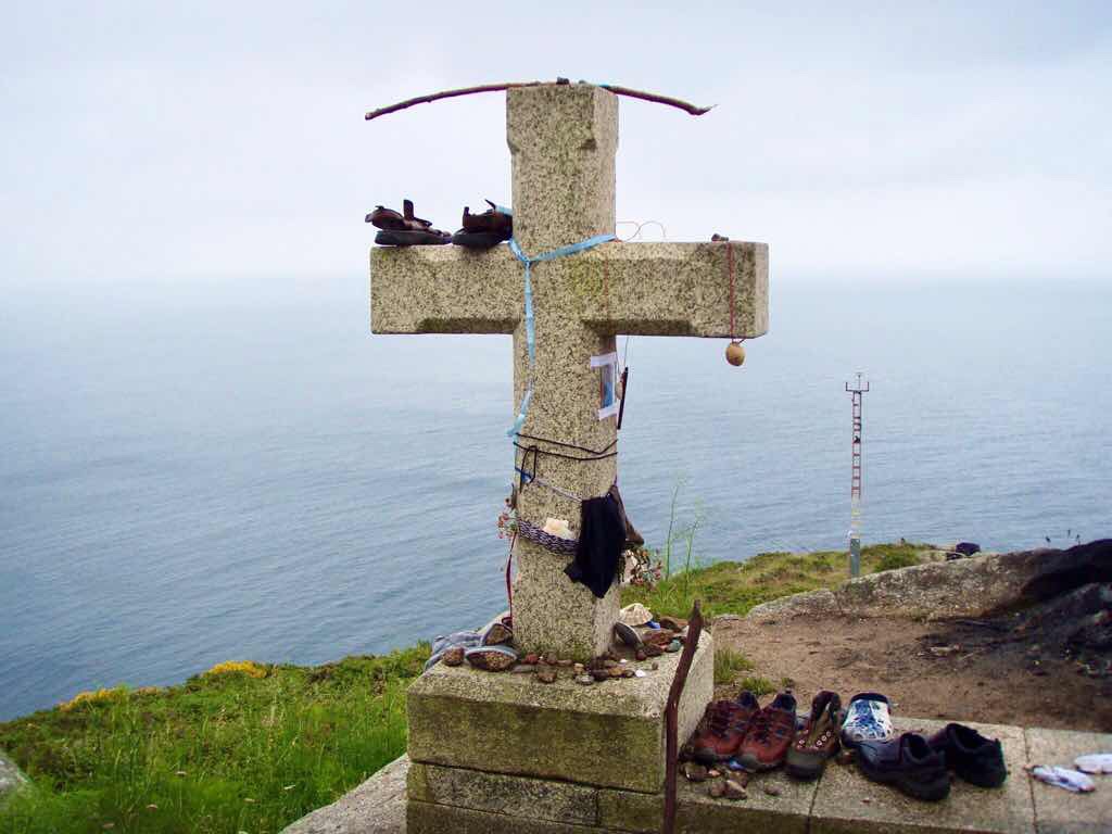 611 サンティアゴ巡礼 フィステラ 海クロス 靴 カミーノ