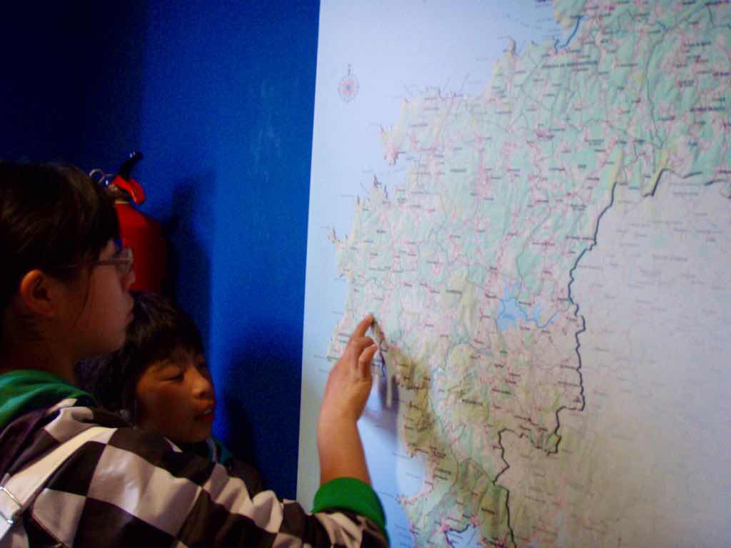 611 サンティアゴ巡礼　フィステラ　港灯台　地図12カミーノ