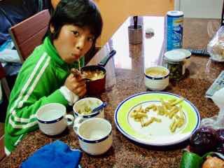 611 サンティアゴ巡礼　フィステラ　アルベルゲ　2ランチ　カミーノ