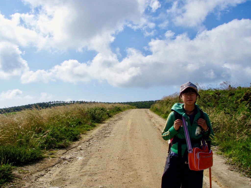 613ムシア　サンティアゴ巡礼　最終地Muxia　田舎道1　雲