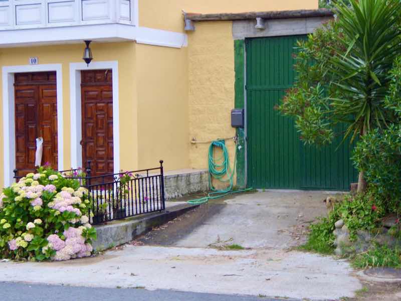 613ムシア　サンティアゴ巡礼　最終地Muxia フィステラドア緑