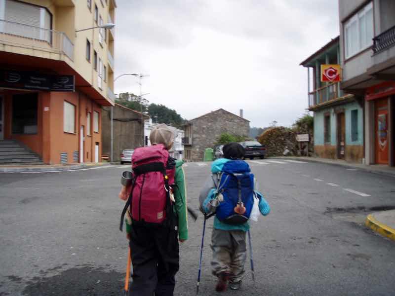 613ムシア　サンティアゴ巡礼　最終地Muxia フィステラ町出る　12