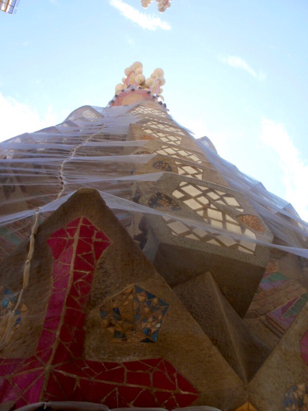 61サグラダファミリア　飾り塔　見上げる