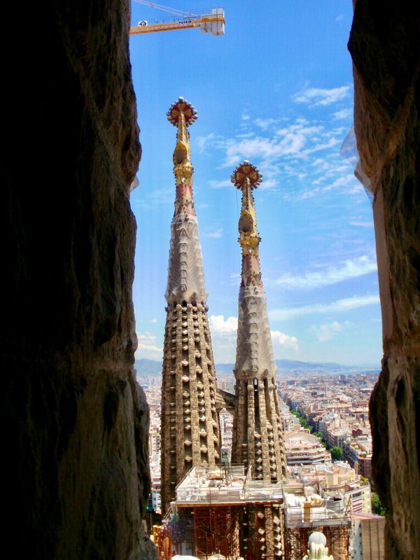 61サグラダファミリア　2塔　左黒壁