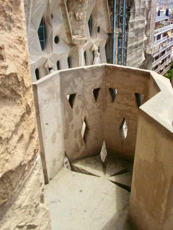 616サグラダファミリア　出窓