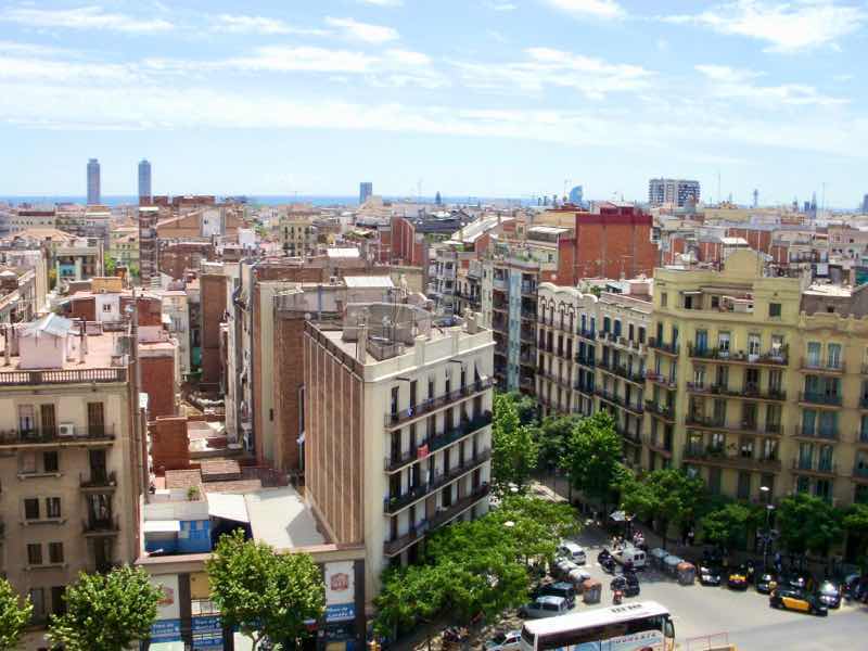 61サグラダファミリア　バルセロナ街見晴らし海