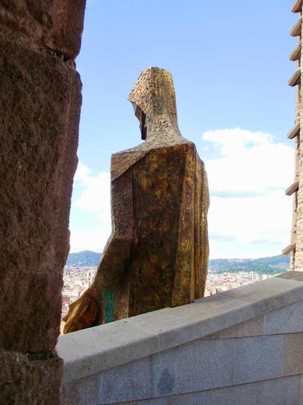 616サグラダファミリア　塔　座　イエス像