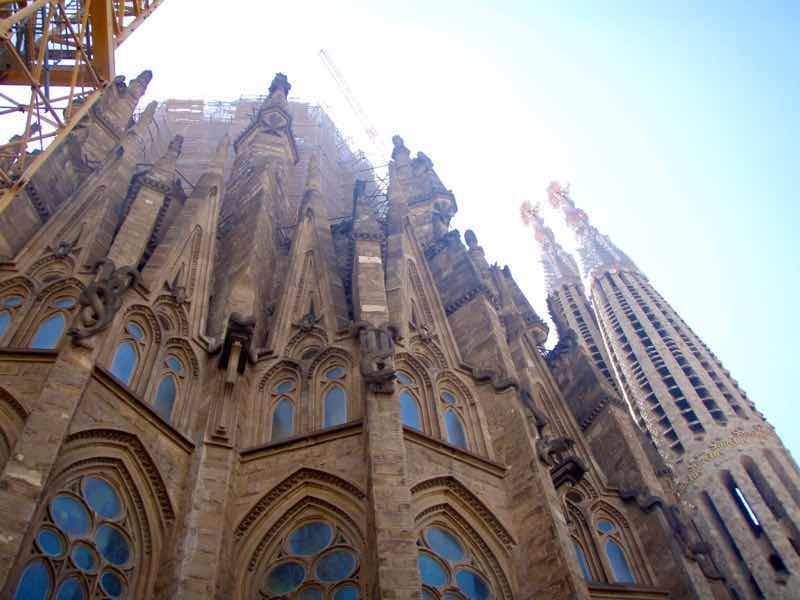 616サグラダファミリア　生誕ファザード左見上げる