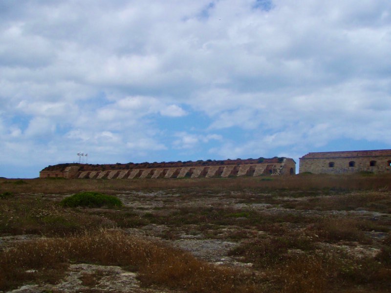 618メノルカ島Menorca 大砲遺跡壁建物