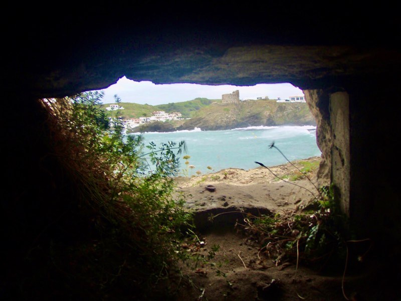 618メノルカ島Menorca 洞穴から風景