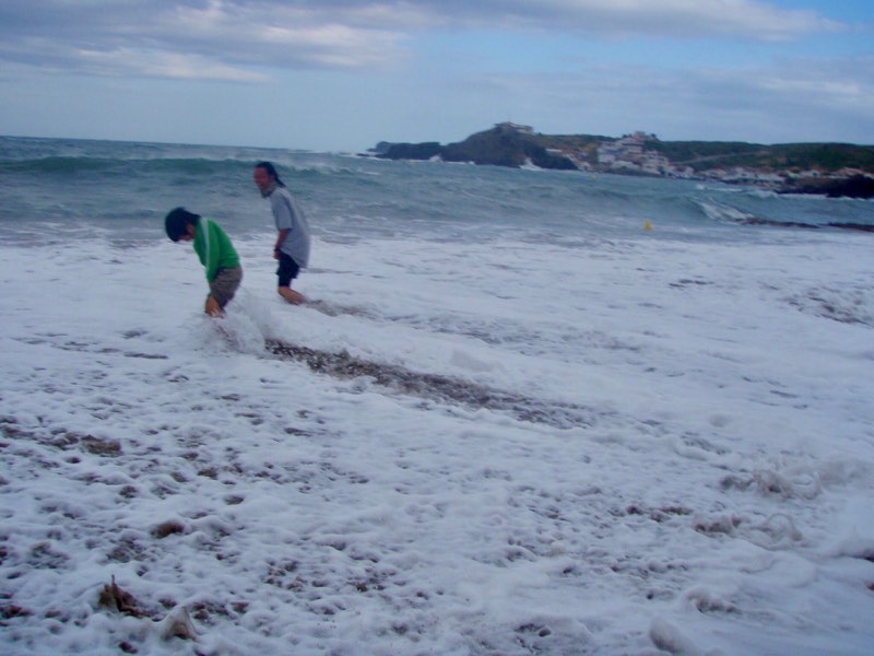 618メノルカ島Menorca 砂浜波打際2p